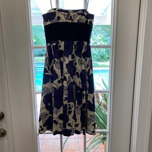 Kay Unger size 2 short strapless dress.